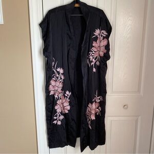 Josie Natori Black Sleeveless Kimono Robe Embroidered Pink Floral L Silk Resort